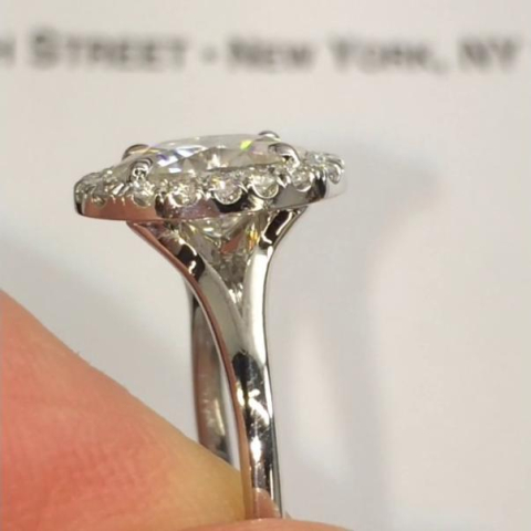Oval Harro Moissanite Halo Ring
